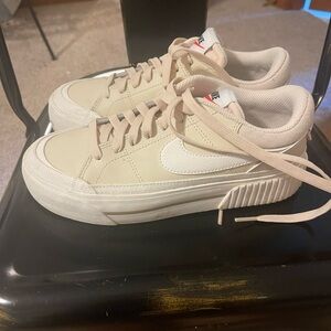 Nike Court Legacy Lift